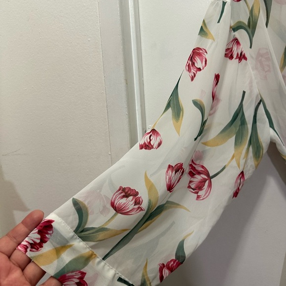 Victoria's Secret Vintage Tulip Floral Sheer Wrap Robe - Picture 3 of 6